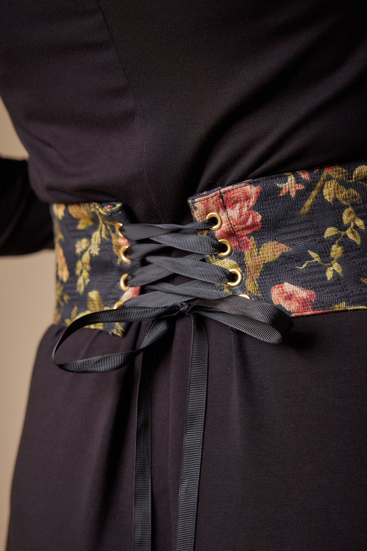 Floral-patterned belt with black laces